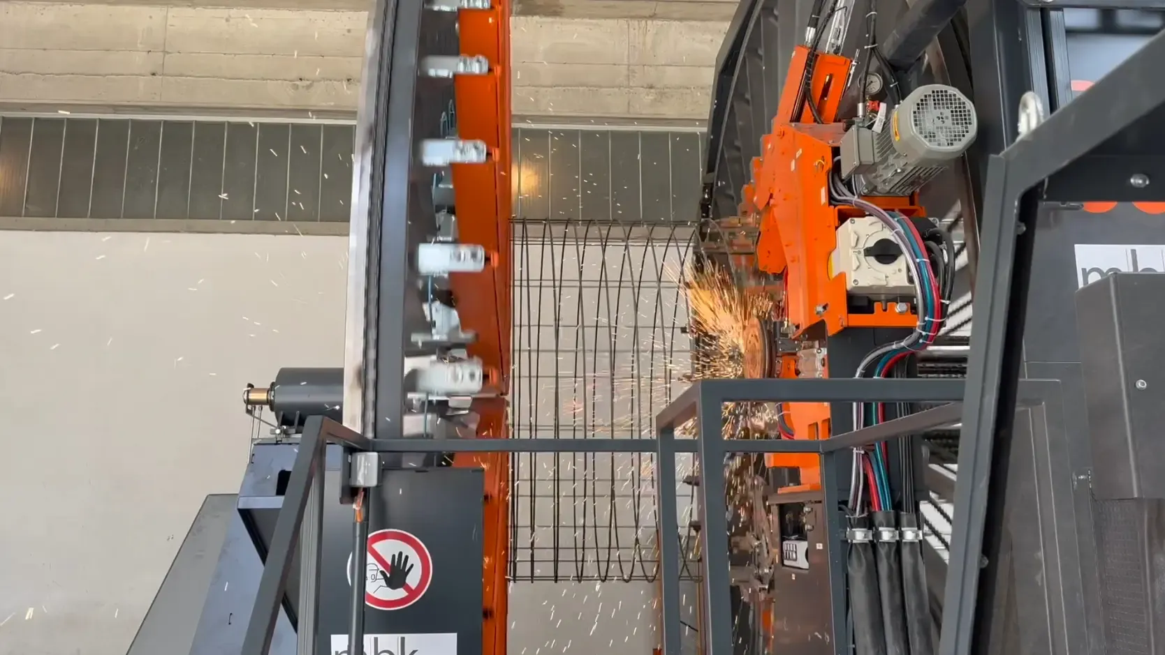 Foto del progetto Nuova gabbiatrice MBK 360 per armature a spirale